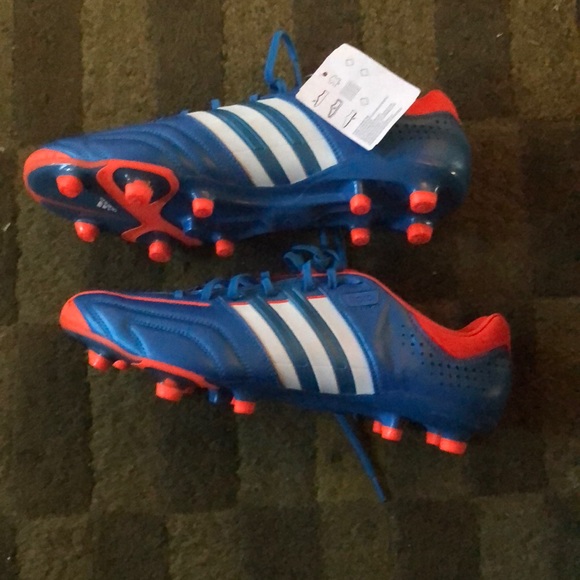 Soccer shoes - Picture 4 of 4